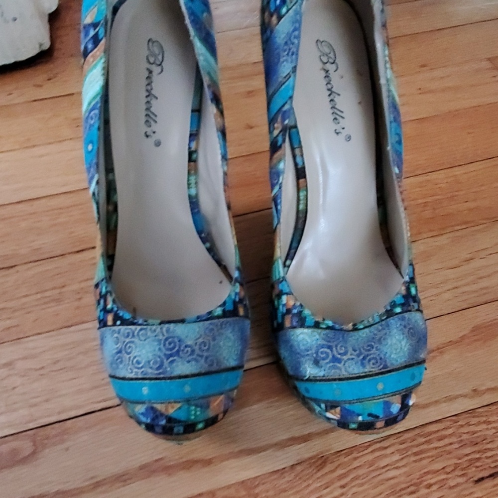 Shoes - Picture 4 of 4